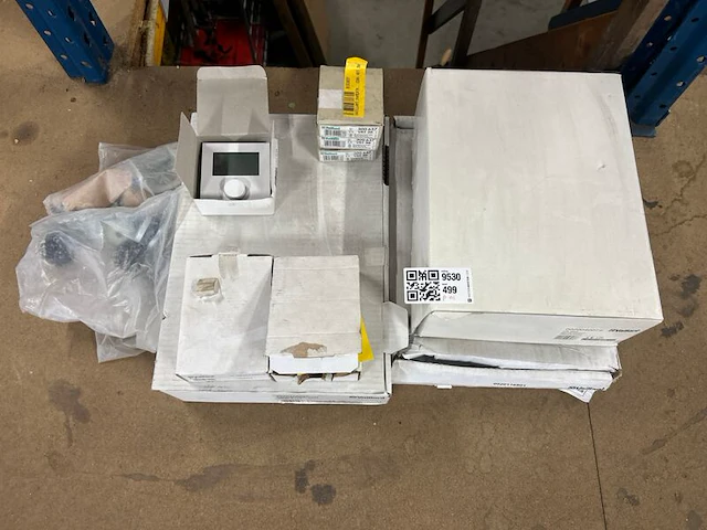 Partij thermostaten, verwarmingsregelaars en toebehoren vaillant - afbeelding 1 van  4
