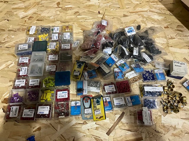 Partij tirex accupoolklem, zekering, kabelschoenen en toebehoren - afbeelding 1 van  8