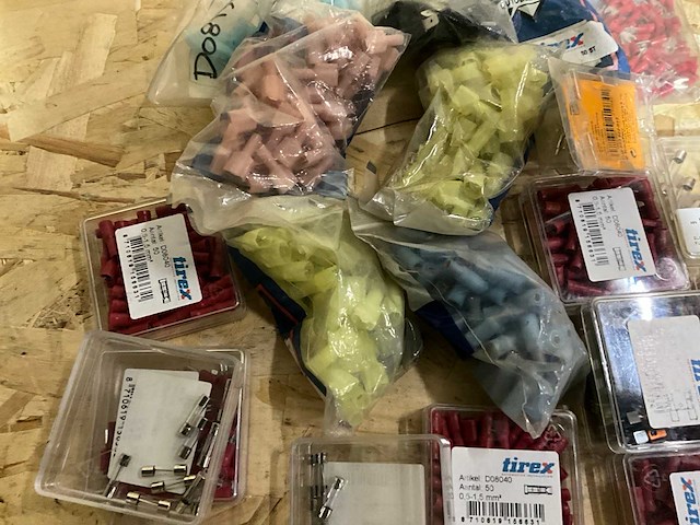 Partij tirex accupoolklem, zekering, kabelschoenen en toebehoren - afbeelding 4 van  10