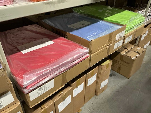 Partij tissue paper lime green/d.blue&red 50x75cm (12000x) - afbeelding 1 van  7