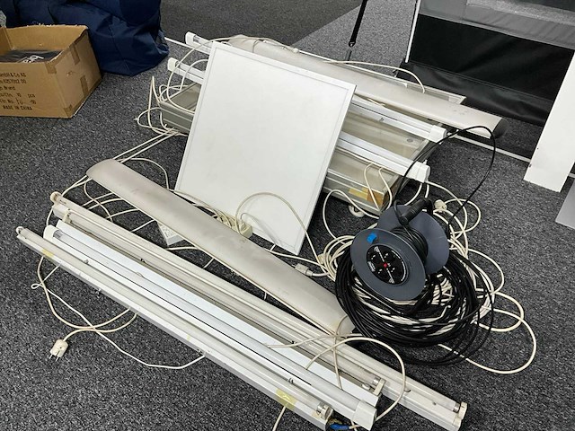 Partij tl-/ led verlichting - afbeelding 1 van  6