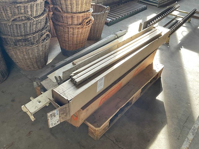 Partij tl-armaturen en divers - afbeelding 1 van  3