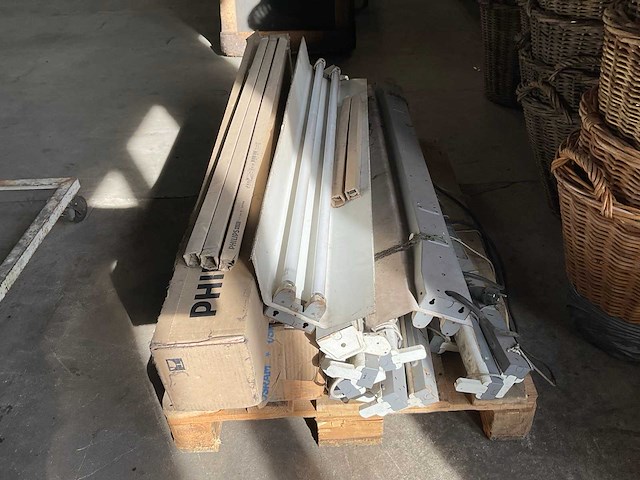 Partij tl-armaturen en divers - afbeelding 3 van  3