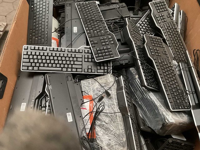 Partij toetsenborden e.d. - afbeelding 1 van  3