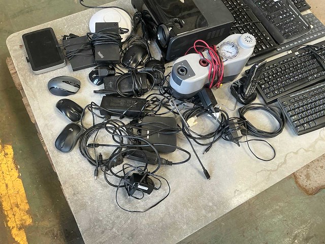 Partij toetsenborden en divers - afbeelding 2 van  7