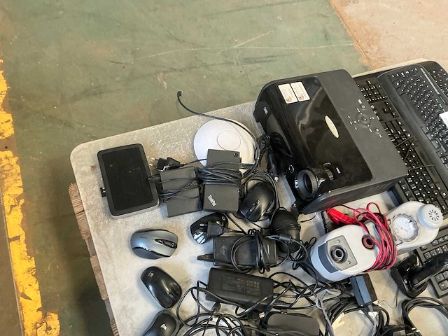 Partij toetsenborden en divers - afbeelding 3 van  7