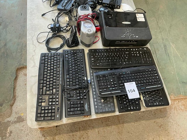 Partij toetsenborden en divers - afbeelding 4 van  7