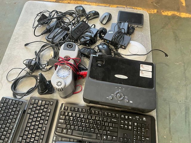 Partij toetsenborden en divers - afbeelding 5 van  7