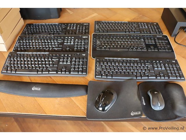 Partij toetsenborden, muis & muismatten - afbeelding 1 van  9