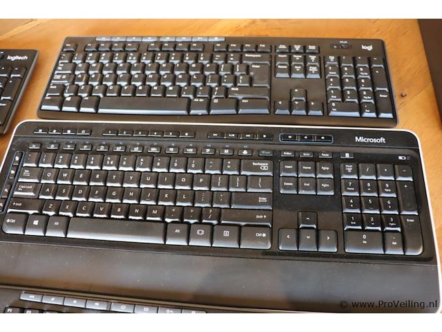 Partij toetsenborden, muis & muismatten - afbeelding 5 van  9