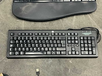 Partij toetsenborden, muizen, webcams, audio. - afbeelding 11 van  21