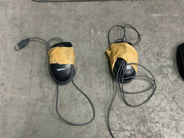 Partij toetsenborden, muizen, webcams, audio. - afbeelding 14 van  21