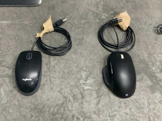 Partij toetsenborden, muizen, webcams, audio. - afbeelding 15 van  21