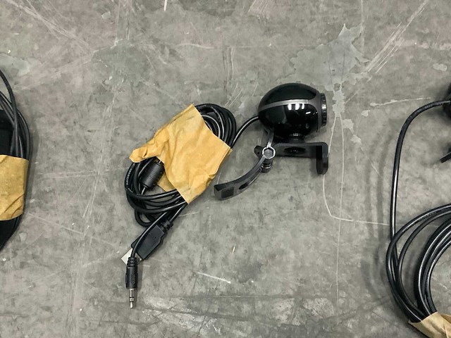 Partij toetsenborden, muizen, webcams, audio. - afbeelding 18 van  21