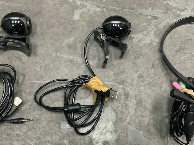Partij toetsenborden, muizen, webcams, audio. - afbeelding 20 van  21