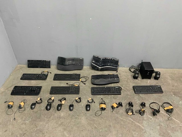 Partij toetsenborden, muizen, webcams, audio. - afbeelding 2 van  21
