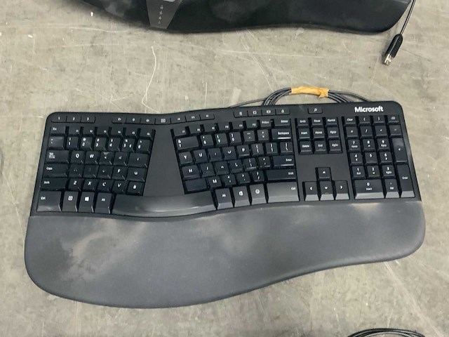 Partij toetsenborden, muizen, webcams, audio. - afbeelding 9 van  21