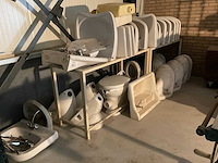 Partij toilet en wasbakken - afbeelding 1 van  6