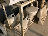 Partij toilet en wasbakken - afbeelding 2 van  6