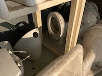 Partij toilet en wasbakken - afbeelding 3 van  6