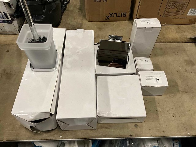 Partij toiletaccessoire - afbeelding 1 van  7