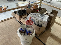 Partij toiletpapier, stelpoten, schilderbenodigheden etcetera - afbeelding 1 van  4