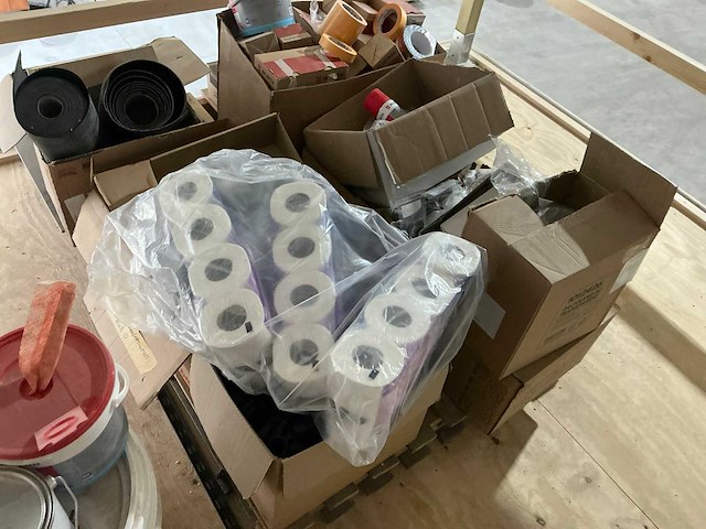 Partij toiletpapier, stelpoten, schilderbenodigheden etcetera - afbeelding 3 van  4