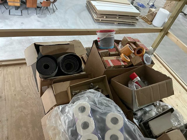 Partij toiletpapier, stelpoten, schilderbenodigheden etcetera - afbeelding 4 van  4