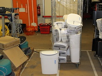 Partij toiletrol houders + sanitaire afvalbakken c.a. 15 stuks - afbeelding 7 van  11