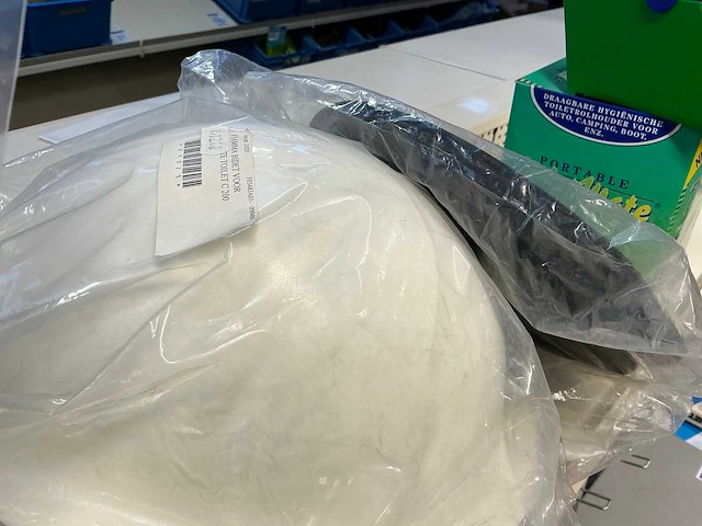 Partij toilettoebehoren - afbeelding 8 van  12