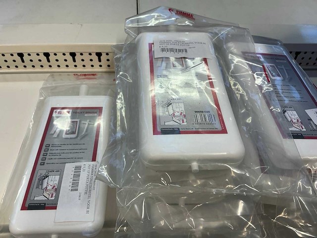 Partij toilettoebehoren - afbeelding 10 van  12