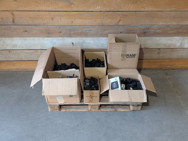 Partij tomtom-accessoires en toebehoren - afbeelding 1 van  12