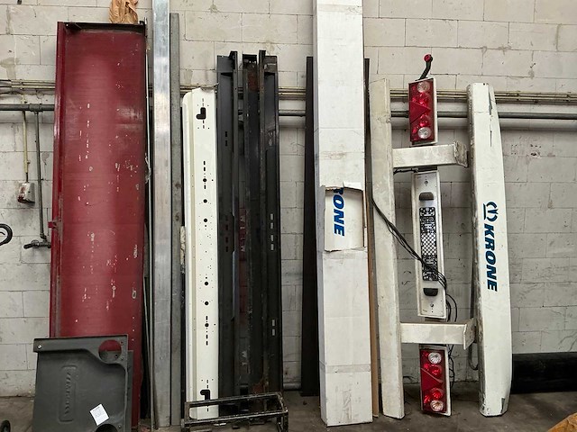 Partij trailer onderdelen - afbeelding 1 van  4