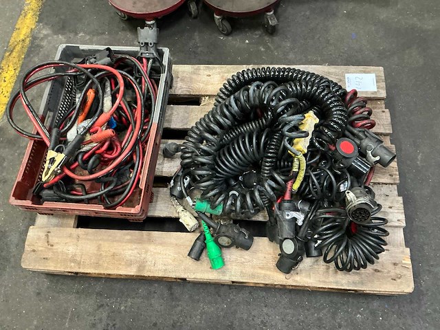 Partij trailer stekkers en kabels - afbeelding 1 van  4