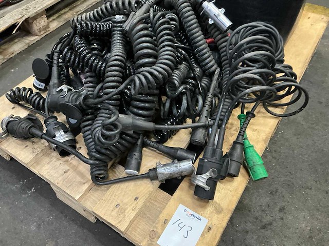 Partij trailer stekkers en luchtslangen - afbeelding 2 van  4