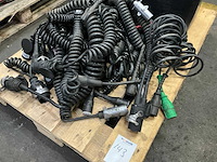 Partij trailer stekkers en luchtslangen - afbeelding 2 van  4