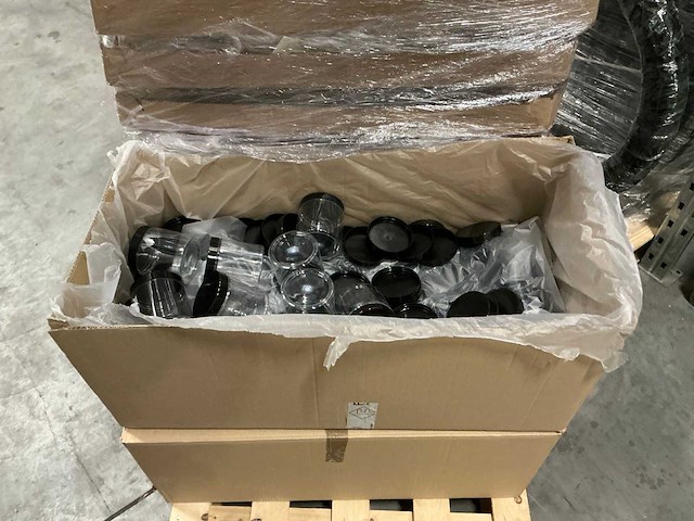 Partij transparante verpakkingspotten met zwarte deksel 500ml (850x) - afbeelding 4 van  4