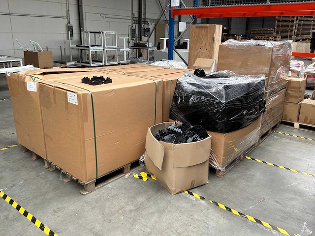 Partij transport-/stapelblokken voor zonnepanelen - afbeelding 2 van  4