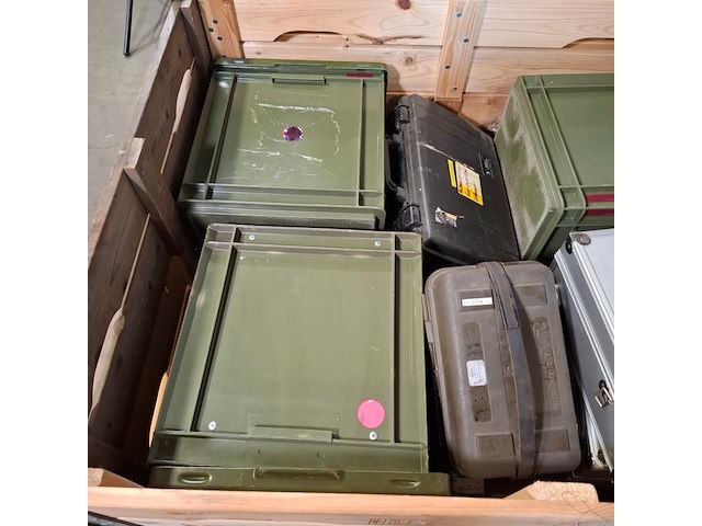 Partij transportkisten en koffers - afbeelding 4 van  12