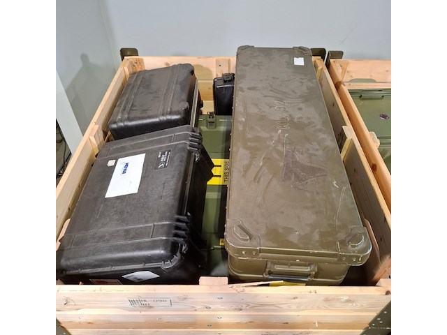 Partij transportkisten en koffers - afbeelding 5 van  12