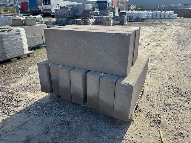Partij traptrede beton - 100 x 40 x 15 cm (11x) - afbeelding 1 van  3