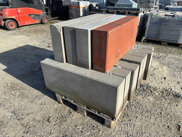 Partij traptrede beton - 100 x 40 x 15 cm (11x) - afbeelding 2 van  3