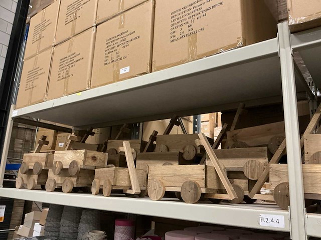 Partij trek karren 38x20x30cm hout met plantenbak (24x) - afbeelding 2 van  4