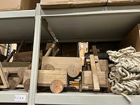 Partij trek karren 38x20x30cm hout met plantenbak (24x) - afbeelding 3 van  4