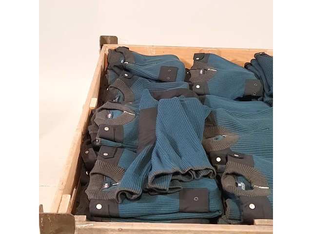 Partij truien - afbeelding 10 van  10