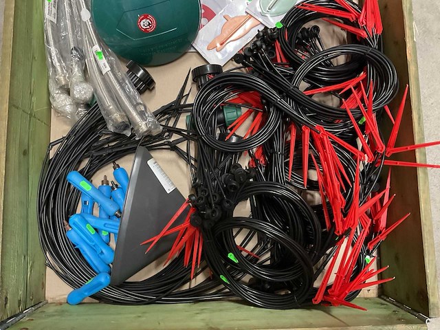Partij tuin benodigdheden - afbeelding 2 van  3