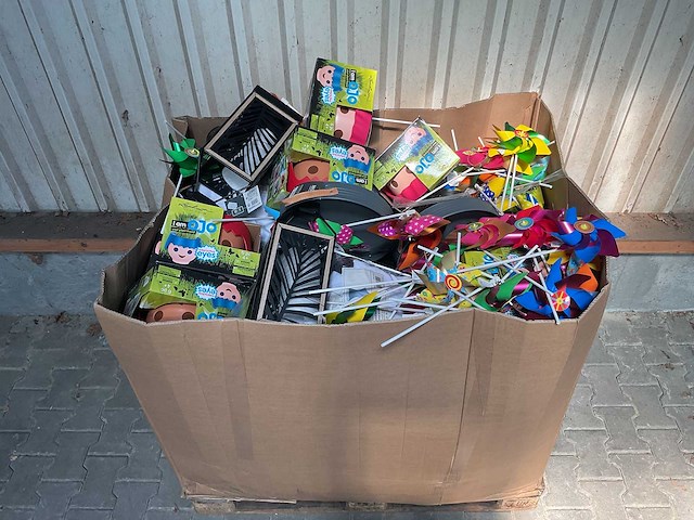 Partij tuinartikelen - afbeelding 1 van  4