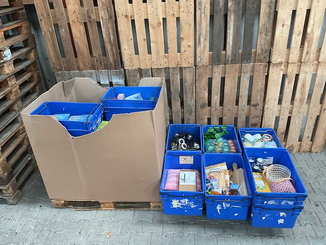 Partij tuinartikelen - afbeelding 1 van  4