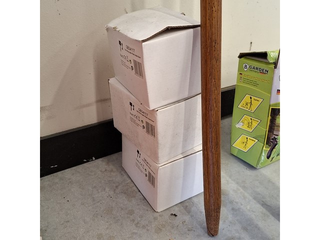 Partij tuinbenodigdheden - afbeelding 2 van  12