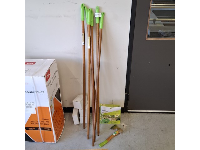 Partij tuinbenodigdheden - afbeelding 1 van  12